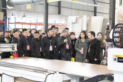 携手共进，智启未来——达斐丽全屋定制五亿战略投资回馈暨会员服务升级私享会圆满落幕